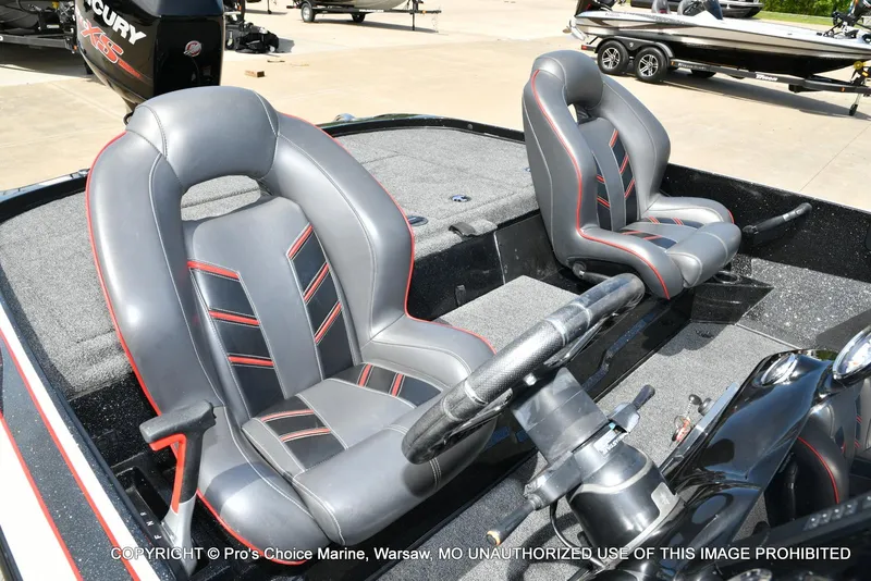 Slide: The Image of 2018 Nitro Z19 Pro Pack boat interior with dual seats and steering wheel. - 40