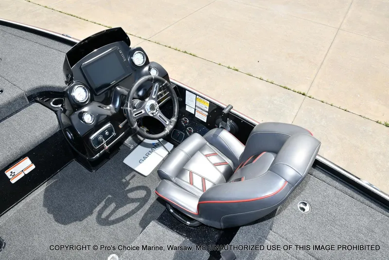 Slide: The Image of 2018 Nitro Z19 Pro Pack boat cockpit with steering wheel and seat. - 45