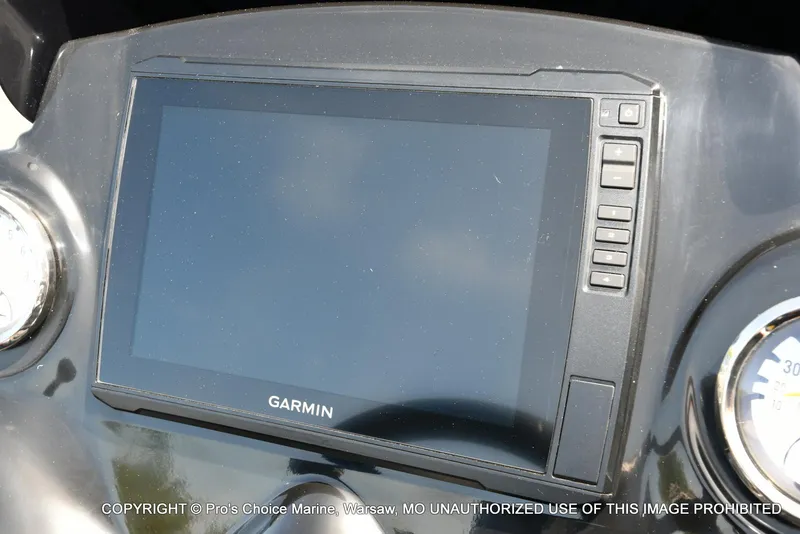 Slide: The Image of Garmin display on 2018 Nitro Z19 Pro Pack boat dashboard. - 7