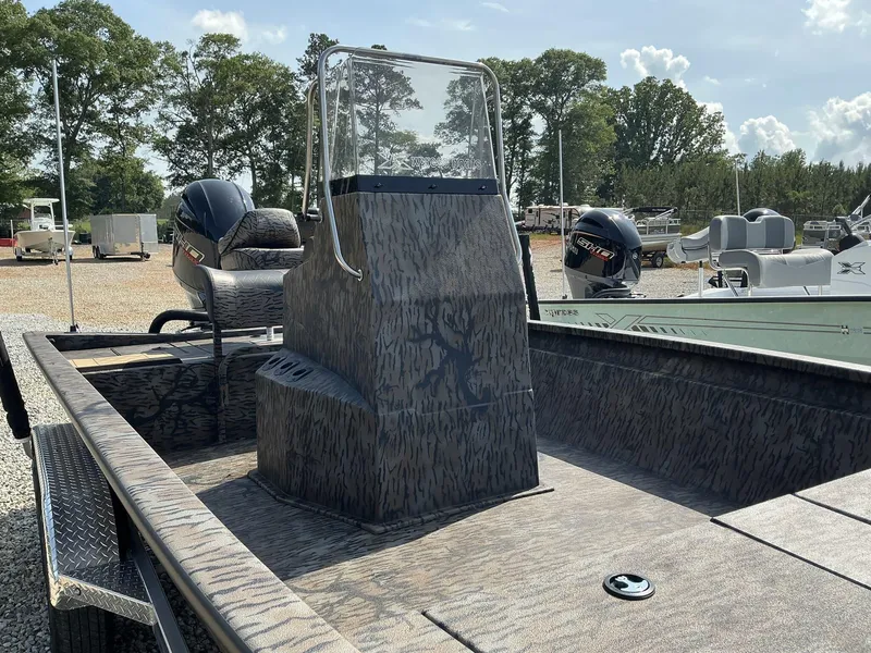 Slide: The Image of 2025 Xpress Hyper-Lift Bay Series 210 BAY-175 HP boat with camouflage design in a sunny outdoor setting. - 3