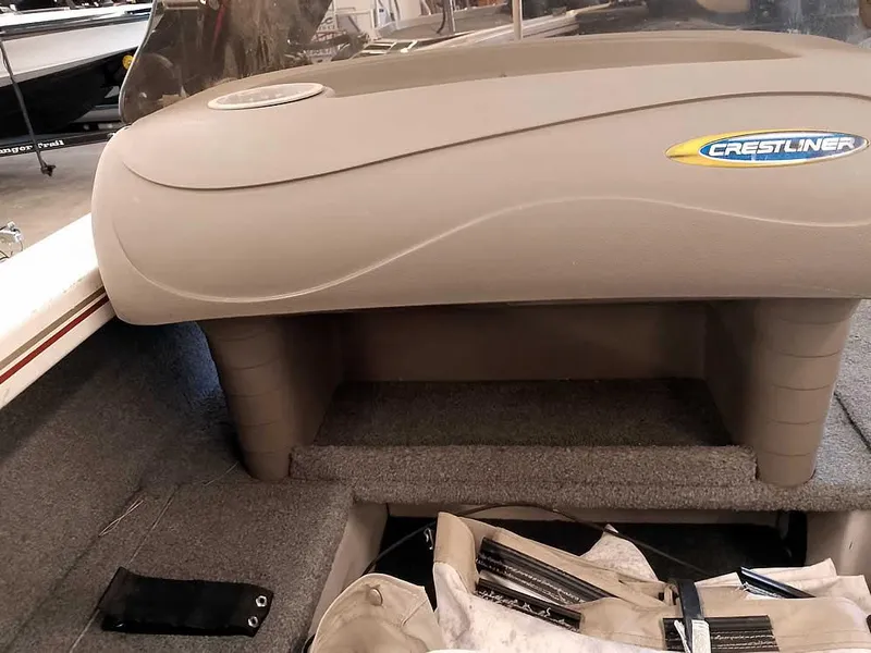 Slide: The Image of 2006 Crestliner 1850 Fish Hawk DC interior with dashboard and storage area. - 25