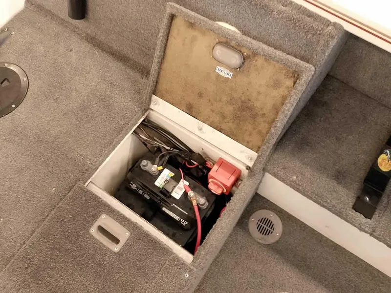 Slide: The Image of 2006 Crestliner 1850 Fish Hawk DC boat battery compartment with open hatch. - 30