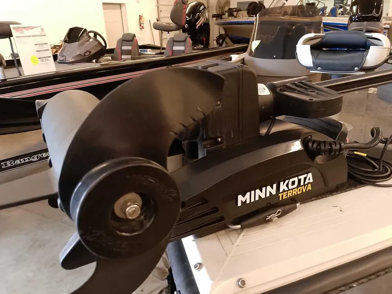Slide: The Image of Minn Kota Terrova trolling motor on 2006 Crestliner 1850 Fish Hawk DC boat. - 7