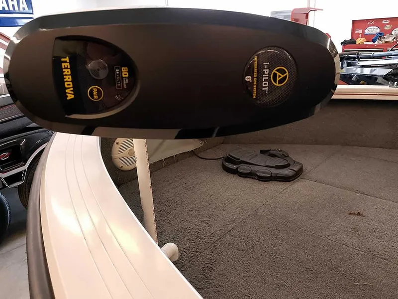 Slide: The Image of Trolling motor on 2006 Crestliner 1850 Fish Hawk DC boat, featuring Minn Kota Terrova with i-Pilot. - 8