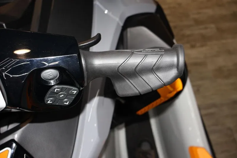 Slide: The Image of Sea-Doo FishPro Trophy 170 2025 - 19