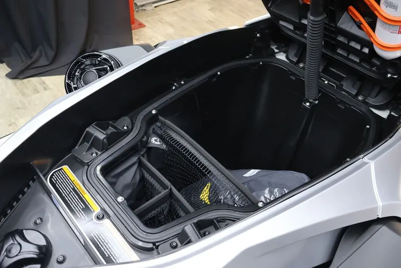 Slide: The Image of Sea-Doo GTX™ Limited 325 White Pearl Premium 2025 - 18