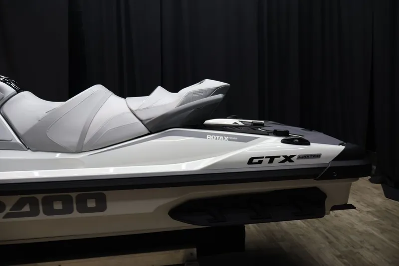 Slide: The Image of Sea-Doo GTX™ Limited 325 White Pearl Premium 2025 - 5