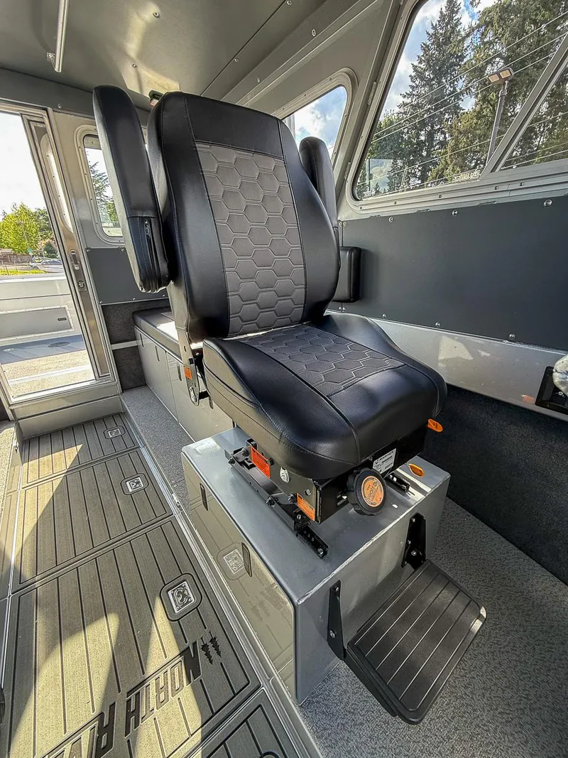 Slide: The Image of North River 2700 SXL WT 2025 - 16