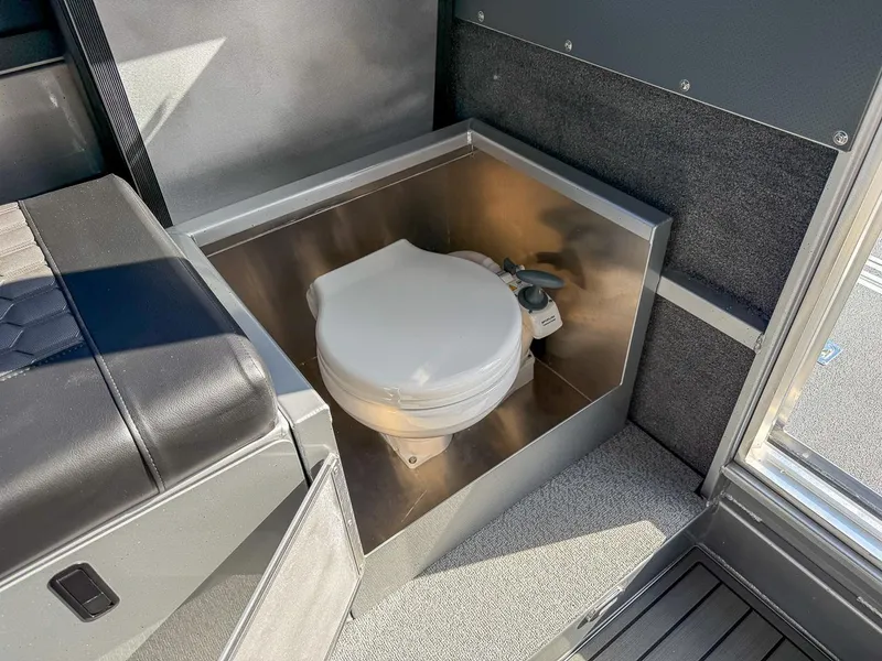 Slide: The Image of North River 2700 SXL WT 2025 - 19