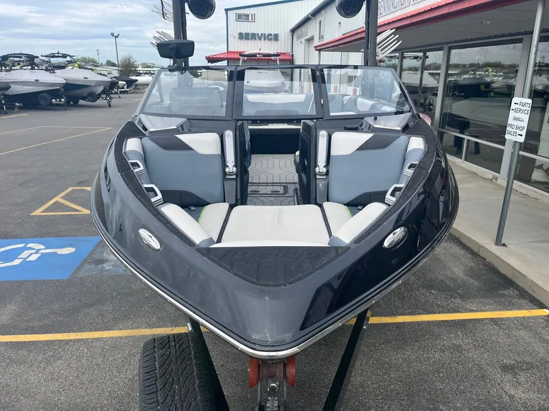 Slide: The Image of Malibu Wakesetter 23 LSV 2018 - 12