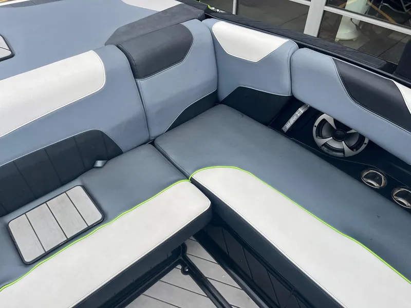 Slide: The Image of Malibu Wakesetter 23 LSV 2018 - 23