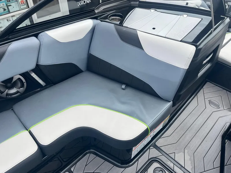 Slide: The Image of Malibu Wakesetter 23 LSV 2018 - 25