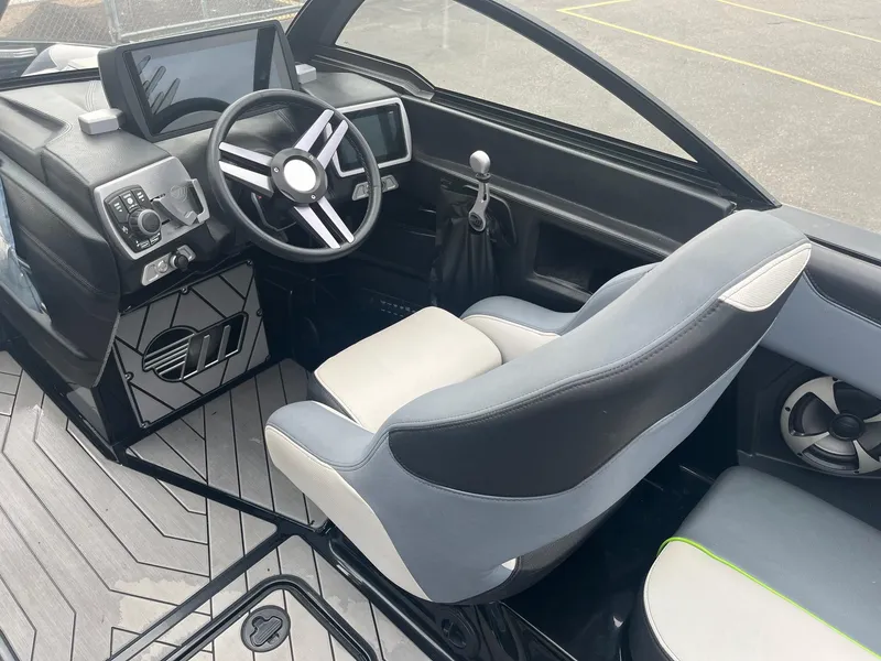 Slide: The Image of Malibu Wakesetter 23 LSV 2018 - 26