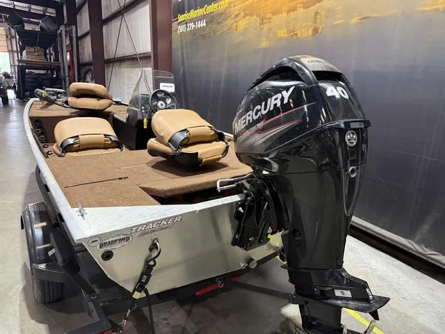 Slide: The Image of 2018 Tracker BASS TRACKER® 40th Anniversary Heritage Edition with Mercury 40 engine in a showroom. - 5