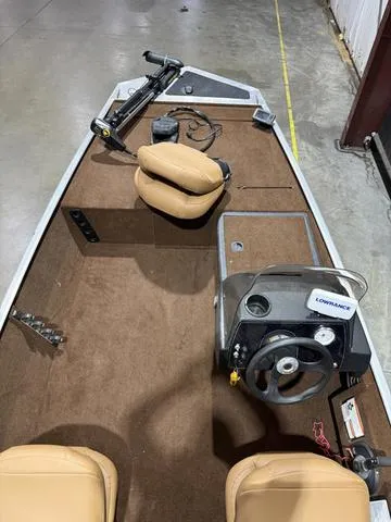 Slide: The Image of 2018 Tracker BASS TRACKER® 40th Anniversary Heritage Edition boat interior with steering console. - 7