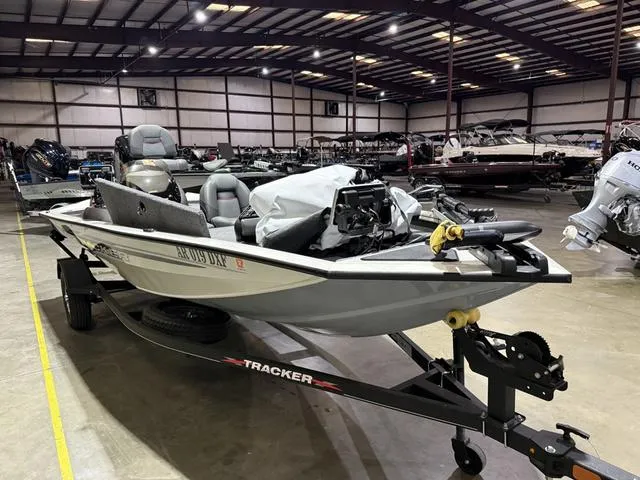 Slide: The Image of Tracker PRO TEAM 175 TXW W/Mercury 75 2022 - 3