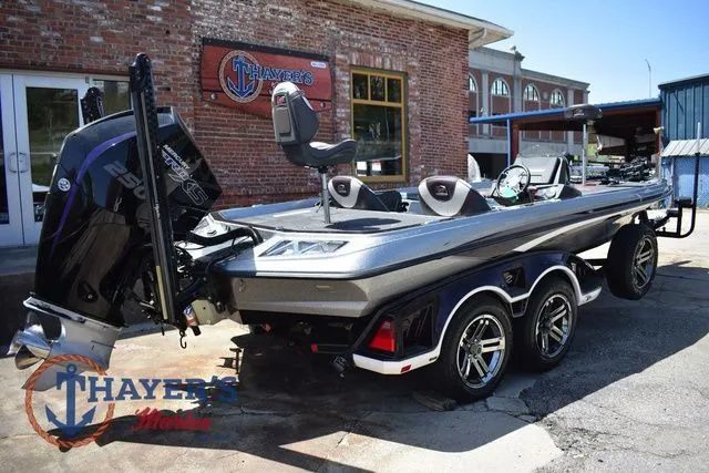 Slide: The Image of Ranger Z521L 2019 - 3