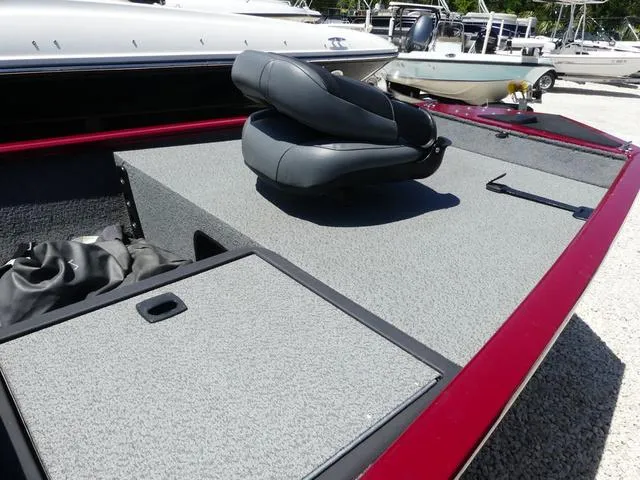 Slide: The Image of Tracker Pro 160 2019 - 8