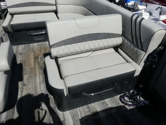 Slide: The Image of Crest Savannah 250 SLS 2018 - 10