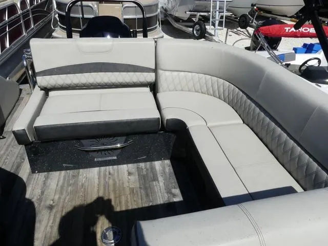 Slide: The Image of Crest Savannah 250 SLS 2018 - 11