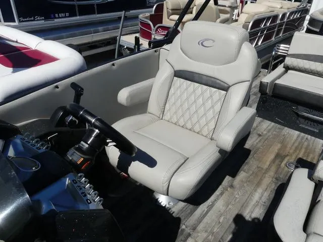 Slide: The Image of Crest Savannah 250 SLS 2018 - 8