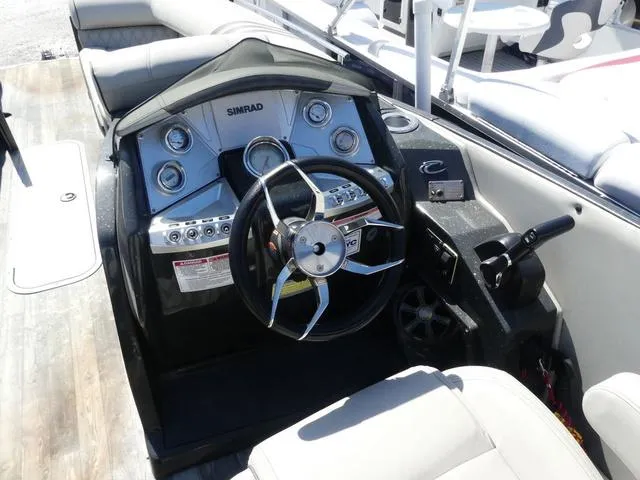 Slide: The Image of Crest Savannah 250 SLS 2018 - 9