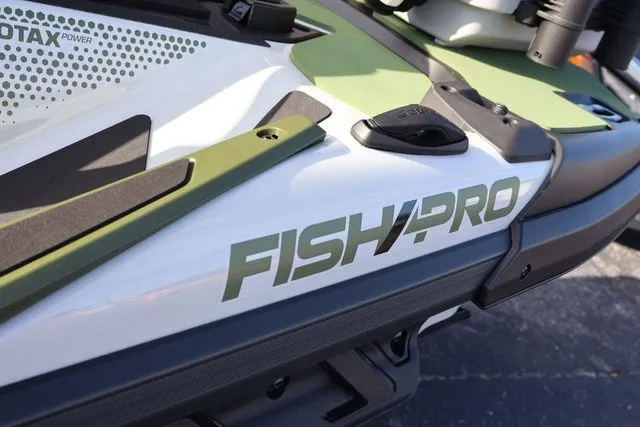 Slide: The Image of Sea-Doo FishPro™ Apex 300 2025 - 10