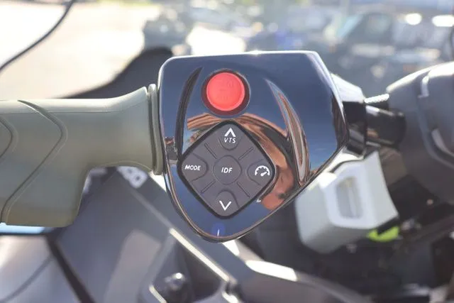 Slide: The Image of Sea-Doo FishPro™ Apex 300 2025 - 16