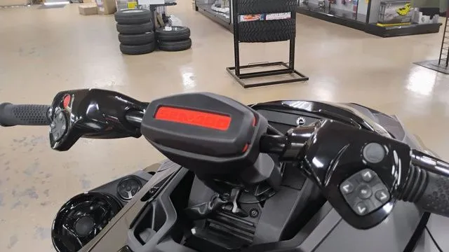 Slide: The Image of Sea-Doo RXT-X 325 2025 - 18