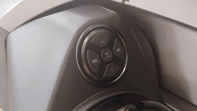 Slide: The Image of Sea-Doo FishPro Apex 300 2025 - 14