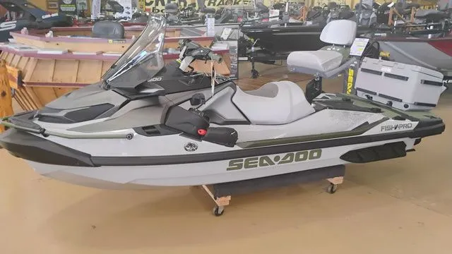 Slide: The Image of Sea-Doo FishPro Apex 300 2025 - 32