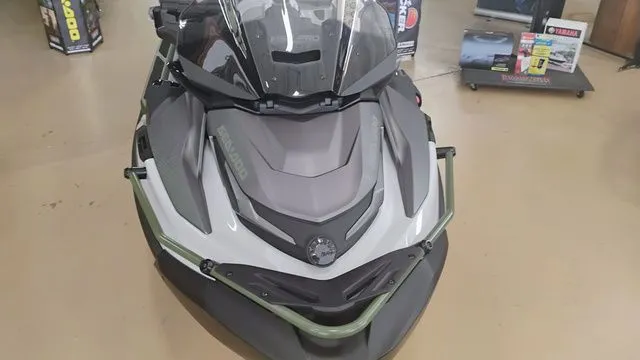 Slide: The Image of Sea-Doo FishPro Apex 300 2025 - 33