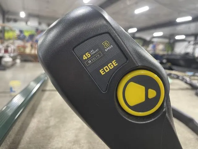 Slide: The Image of Tracker Bass Tracker Classic Limited 2025 - 13