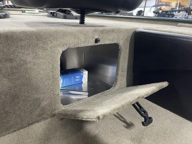 Slide: The Image of Tracker Bass Tracker Classic Limited 2025 - 19