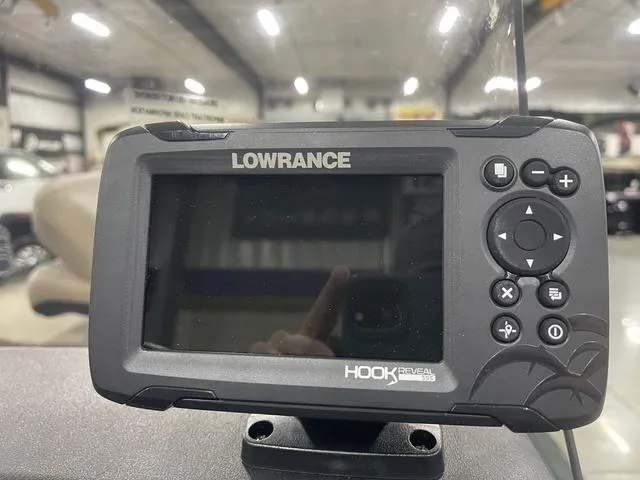 Slide: The Image of Tracker Bass Tracker Classic Limited 2025 - 23