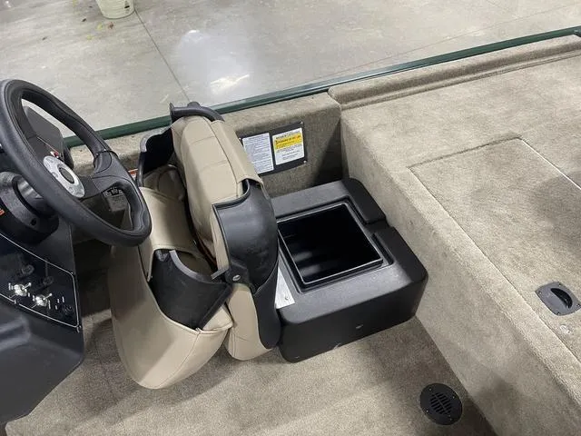 Slide: The Image of Tracker Bass Tracker Classic Limited 2025 - 28