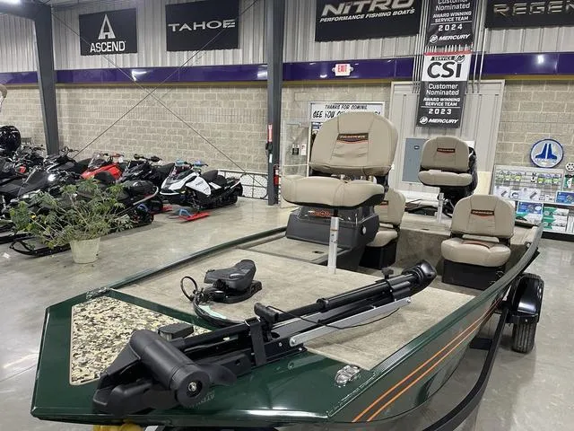 Slide: The Image of Tracker Bass Tracker Classic Limited 2025 - 32