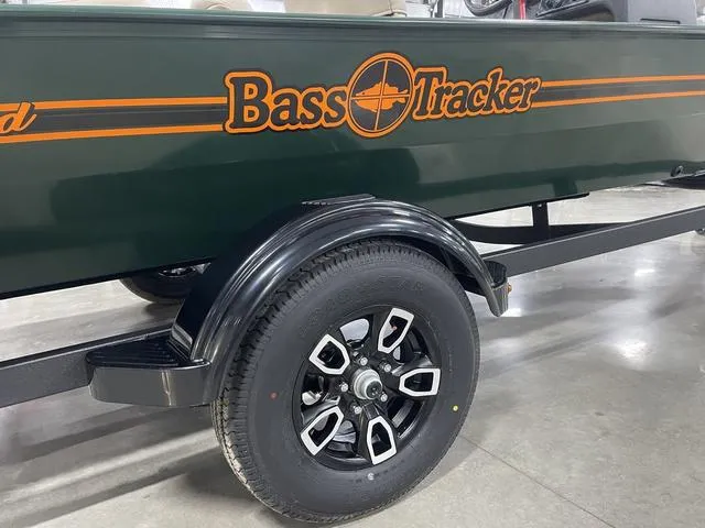 Slide: The Image of Tracker Bass Tracker Classic Limited 2025 - 4