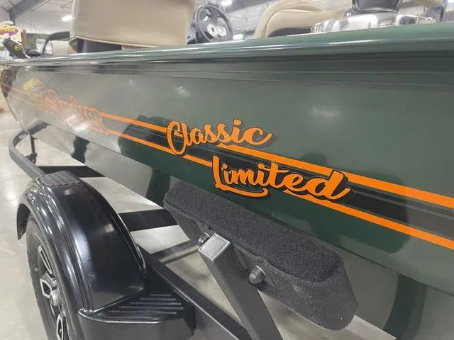 Slide: The Image of Tracker Bass Tracker Classic Limited 2025 - 9