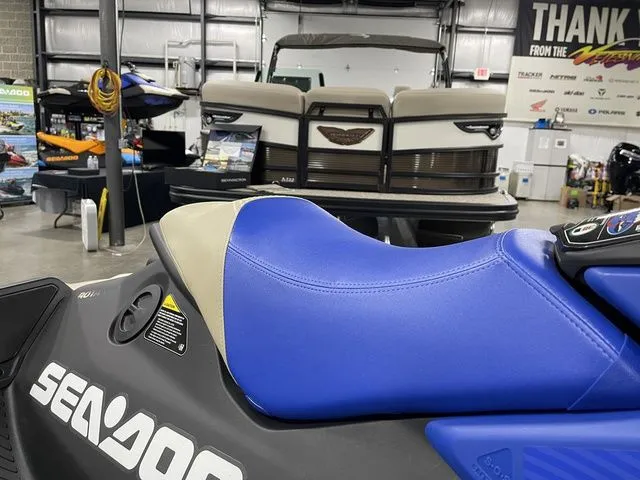 Slide: The Image of Sea-Doo Spark Trixx for 1 2025 - 12