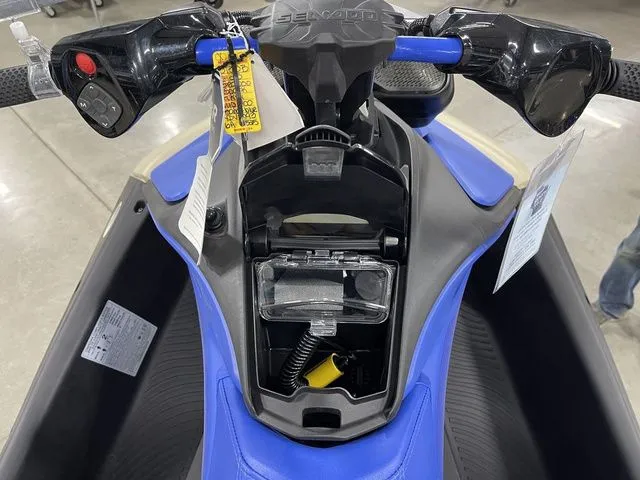 Slide: The Image of Sea-Doo Spark Trixx for 1 2025 - 14