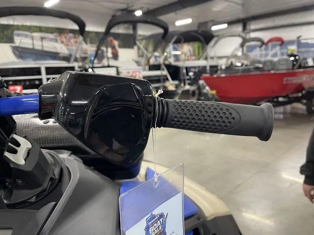 Slide: The Image of Sea-Doo Spark Trixx for 1 2025 - 17