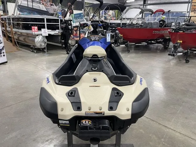 Slide: The Image of Sea-Doo Spark Trixx for 1 2025 - 7