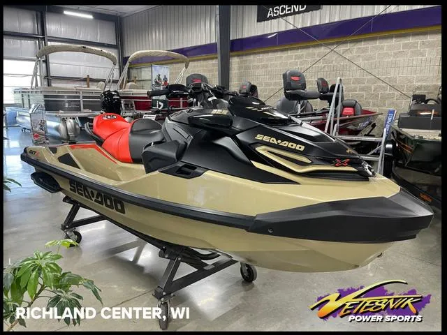 Slide: The Image of Sea-Doo RXT-X 2025 - 1