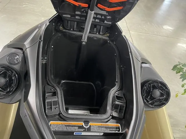 Slide: The Image of Sea-Doo RXT-X 2025 - 15