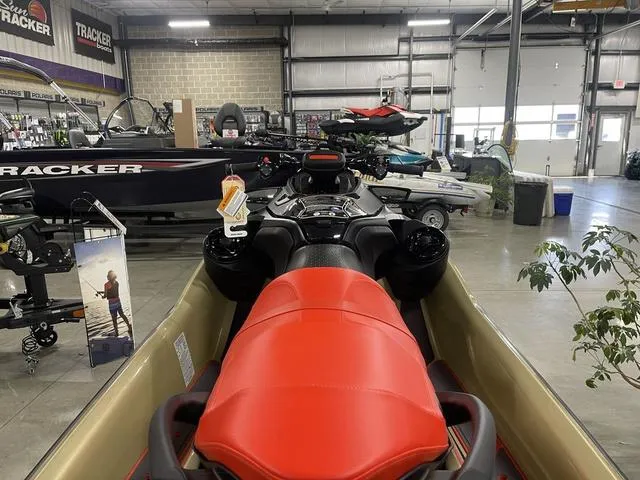 Slide: The Image of Sea-Doo RXT-X 2025 - 7