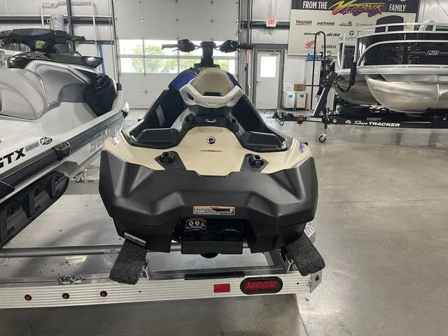 Slide: The Image of Sea-Doo Spark Trixx for 3 2025 - 6