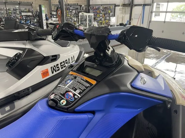 Slide: The Image of Sea-Doo Spark Trixx for 3 2025 - 9