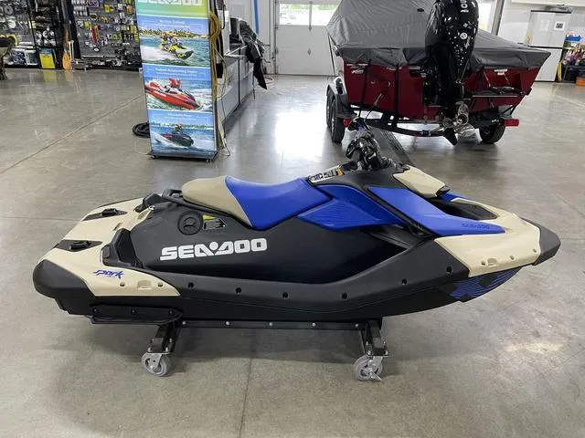 Slide: The Image of Sea-Doo Spark Trixx 2025 - 10
