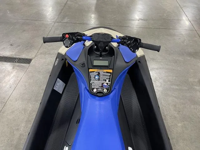 Slide: The Image of Sea-Doo Spark Trixx 2025 - 13